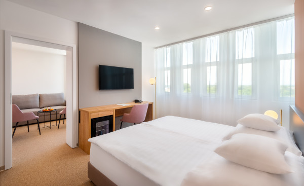 Hunguest Hotel Béke, Junior apartman - pogled na park